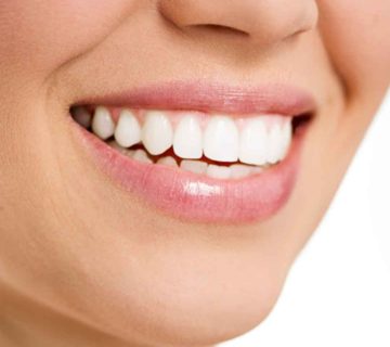 Simple Ways to Naturally Whiten Your Teeth at Home